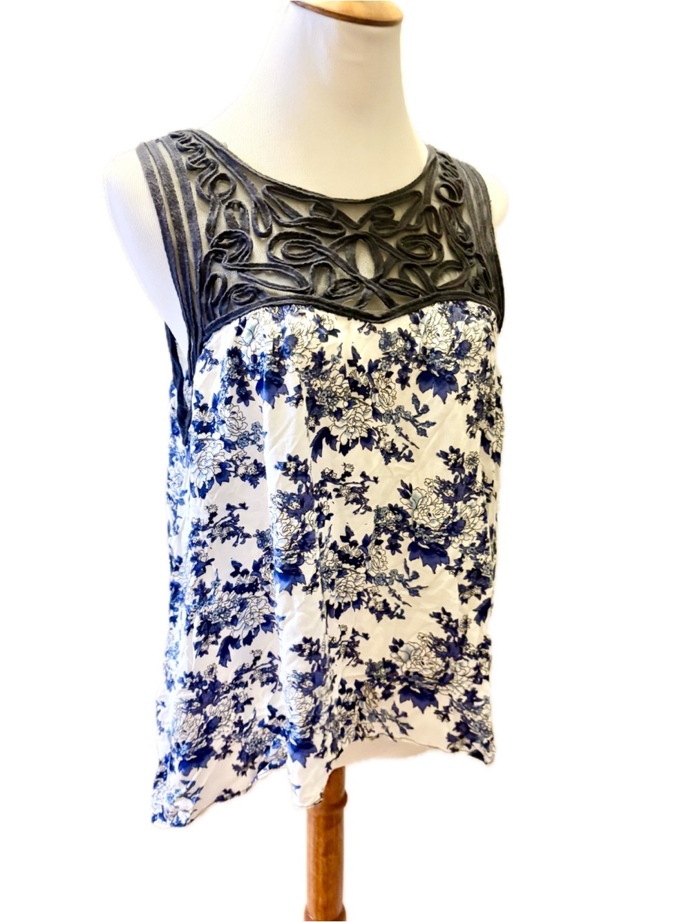 Anthro by Hazel Haze Blue & White Floral Asymmetrical Sleeveless Top